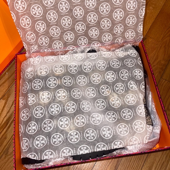 Brand new in box Tory Burch MILLER WOOL LUG SOLE BOOT lug booties size 8 - Picture 7 of 11